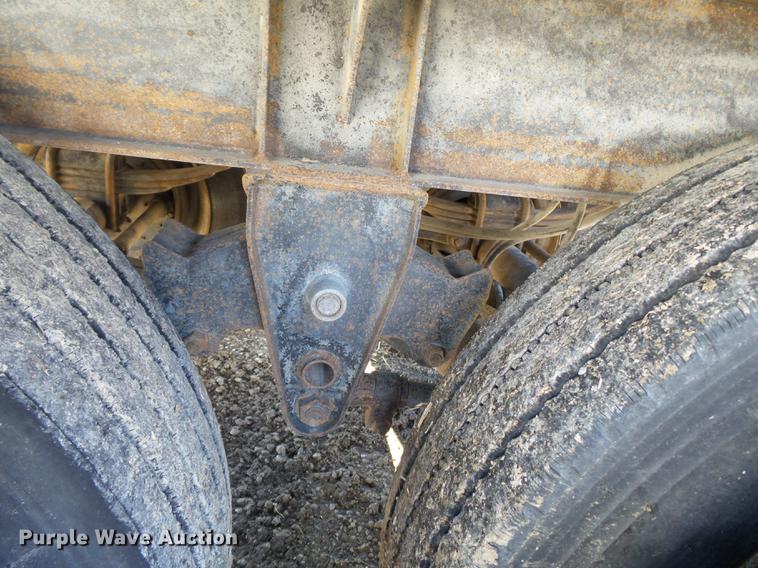 image for item DB7237 2004 Wheeler GH2225KA38 double hopper bottom grain trailer