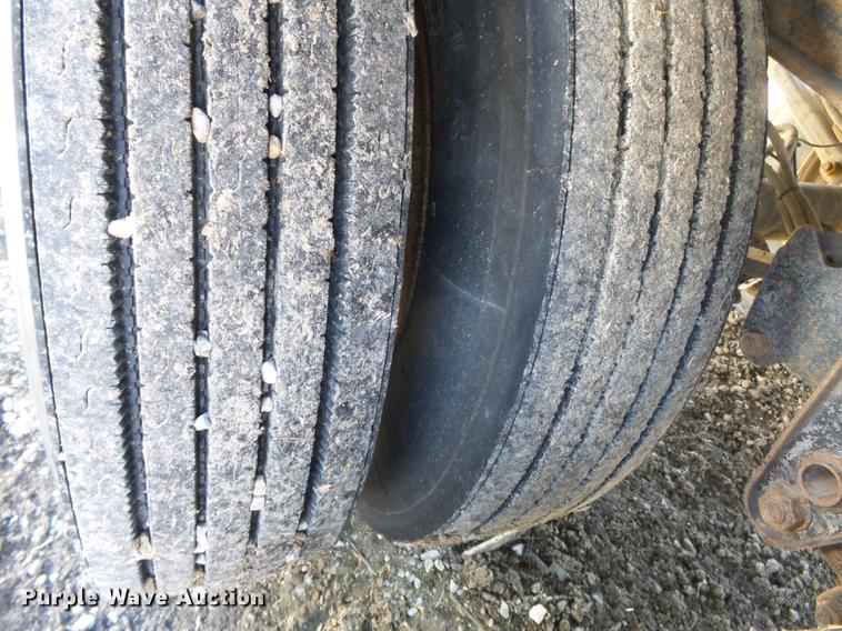 image for item DB7237 2004 Wheeler GH2225KA38 double hopper bottom grain trailer