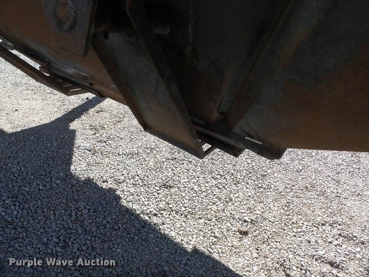 image for item DB7237 2004 Wheeler GH2225KA38 double hopper bottom grain trailer