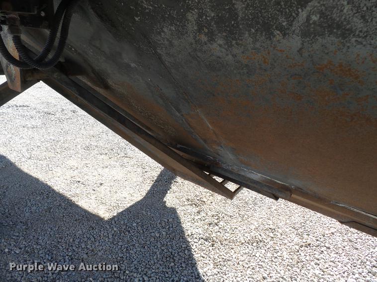 image for item DB7237 2004 Wheeler GH2225KA38 double hopper bottom grain trailer