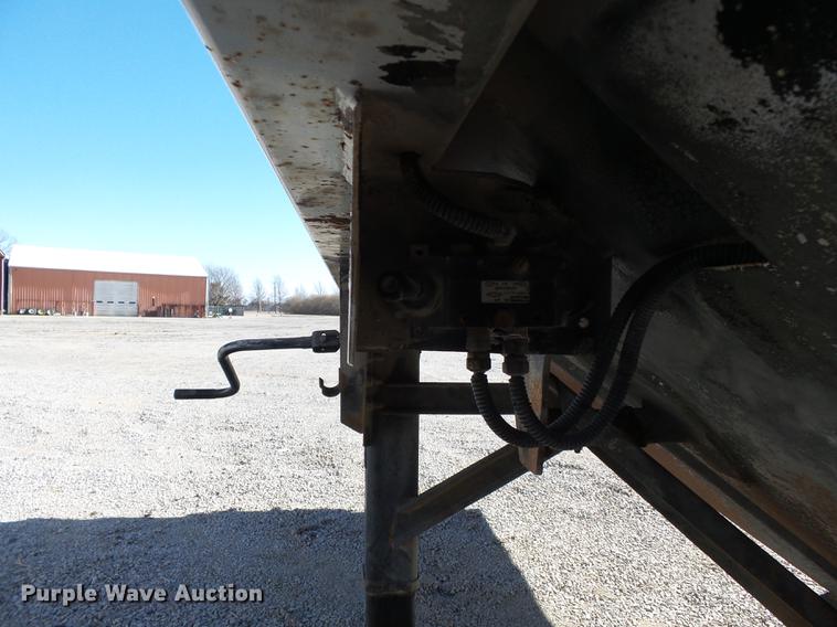 image for item DB7237 2004 Wheeler GH2225KA38 double hopper bottom grain trailer