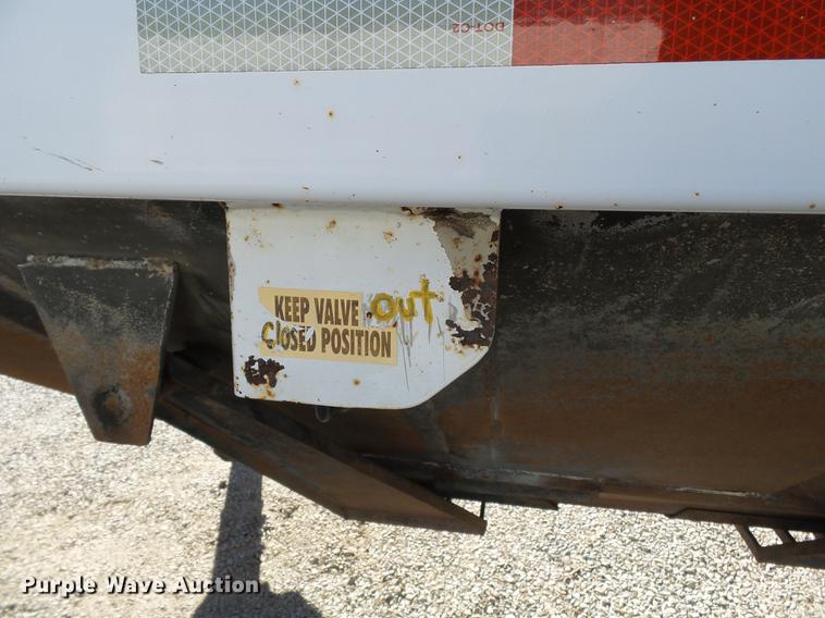 image for item DB7237 2004 Wheeler GH2225KA38 double hopper bottom grain trailer