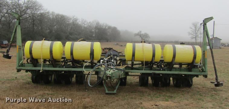 image for item DC0021 John Deere 7200 planter