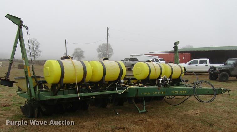 image for item DC0021 John Deere 7200 planter