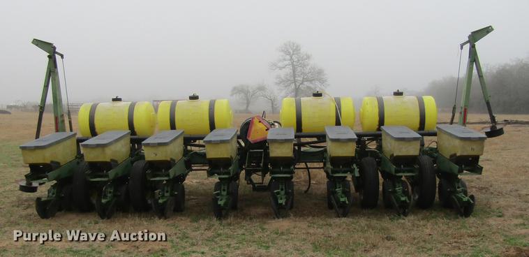 image for item DC0021 John Deere 7200 planter