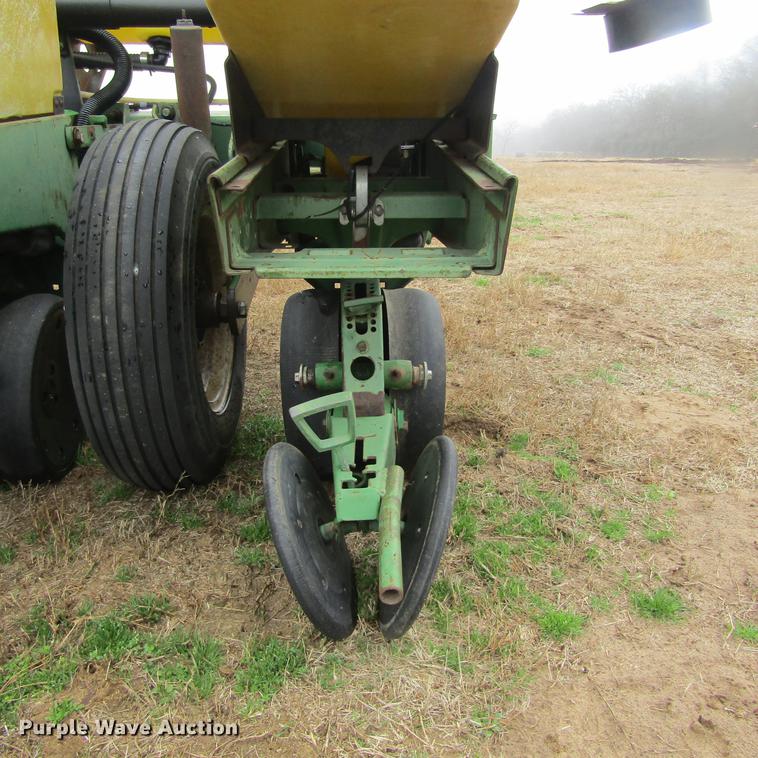 image for item DC0021 John Deere 7200 planter