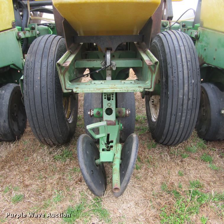 image for item DC0021 John Deere 7200 planter