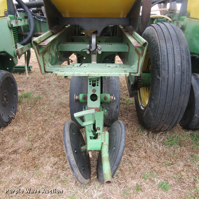 image for item DC0021 John Deere 7200 planter