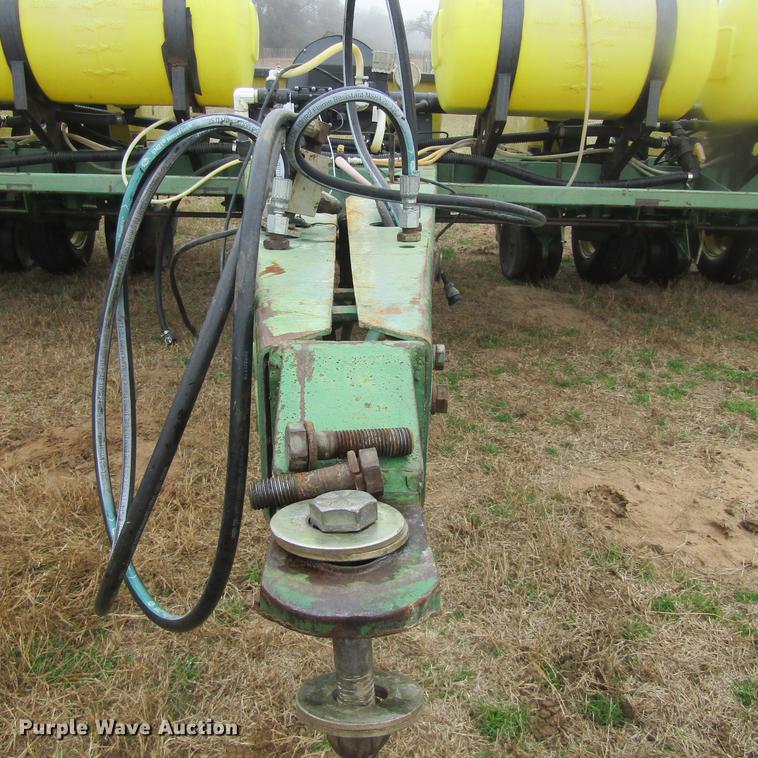 image for item DC0021 John Deere 7200 planter