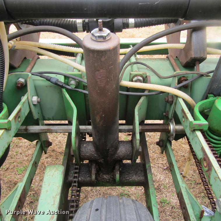 image for item DC0021 John Deere 7200 planter
