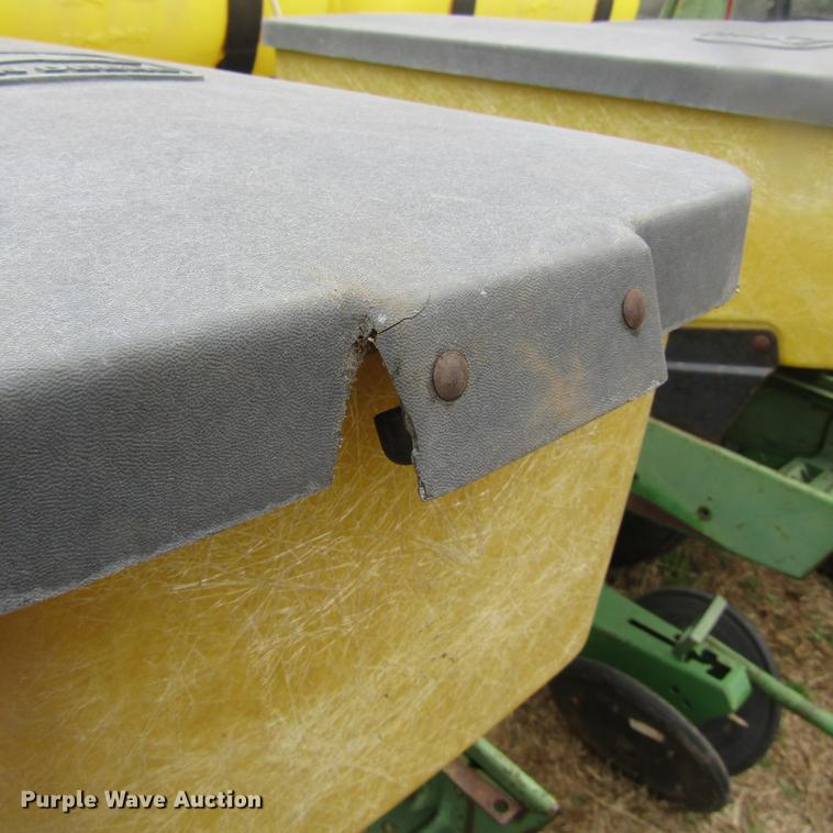 image for item DC0021 John Deere 7200 planter