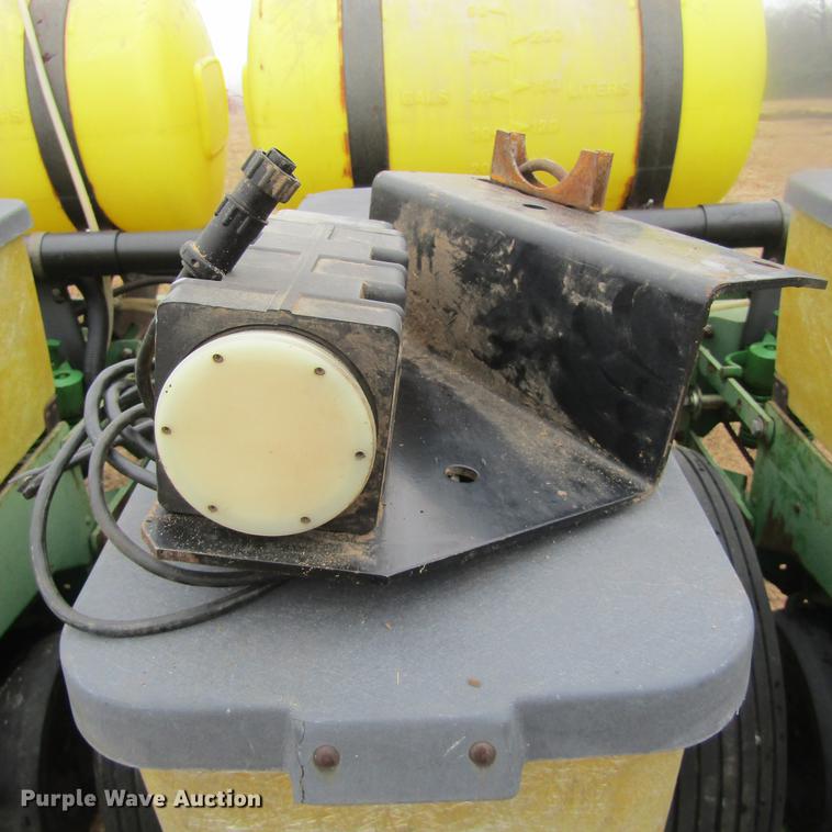 image for item DC0021 John Deere 7200 planter