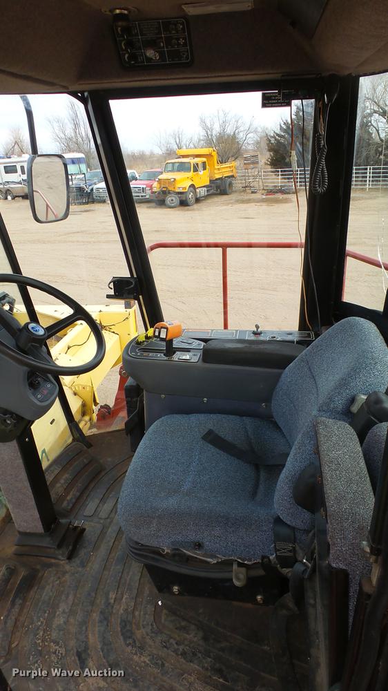 image for item DC0639 2002 New Holland HW320 Haybine self-propelled windrower