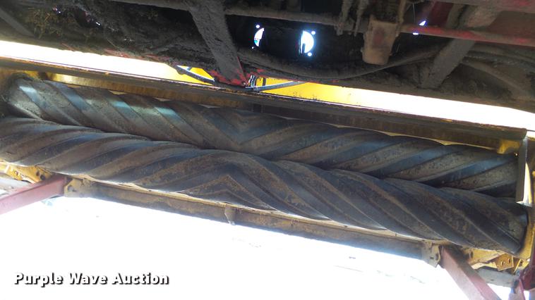 image for item DC0639 2002 New Holland HW320 Haybine self-propelled windrower