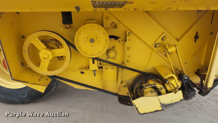 image for item DC0639 2002 New Holland HW320 Haybine self-propelled windrower