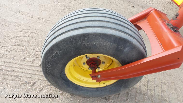 image for item DC0639 2002 New Holland HW320 Haybine self-propelled windrower