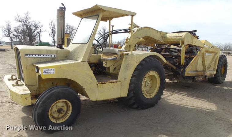 image for item DC0641 John Deere elevating scraper