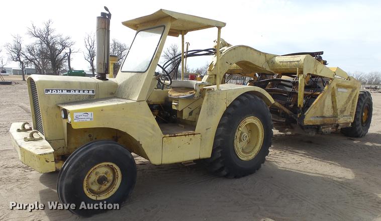 image for item DC0641 John Deere elevating scraper