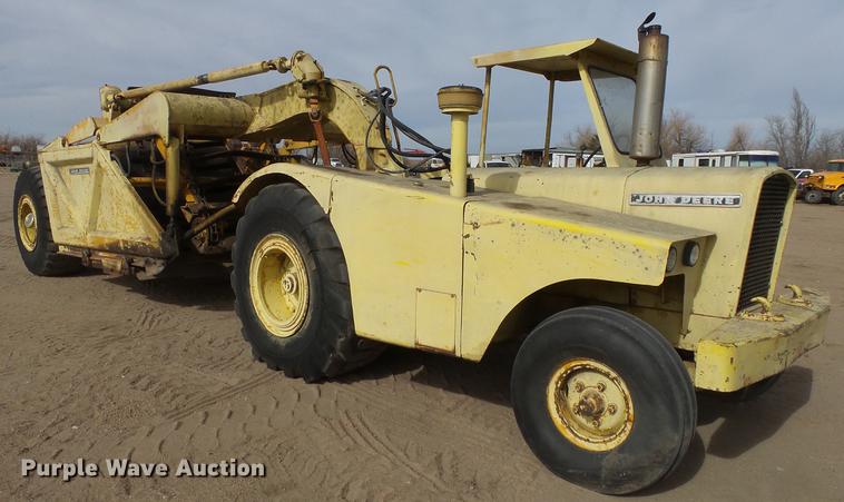 image for item DC0641 John Deere elevating scraper