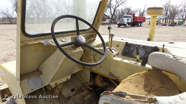 image for item DC0641 John Deere elevating scraper