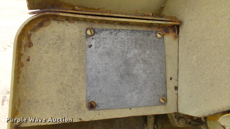 image for item DC0641 John Deere elevating scraper