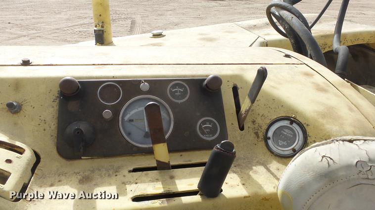 image for item DC0641 John Deere elevating scraper