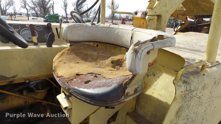 image for item DC0641 John Deere elevating scraper