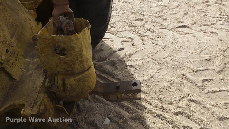 image for item DC0641 John Deere elevating scraper