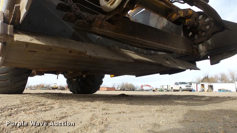 image for item DC0641 John Deere elevating scraper