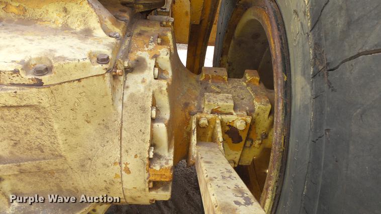 image for item DC0641 John Deere elevating scraper