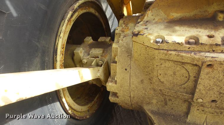 image for item DC0641 John Deere elevating scraper