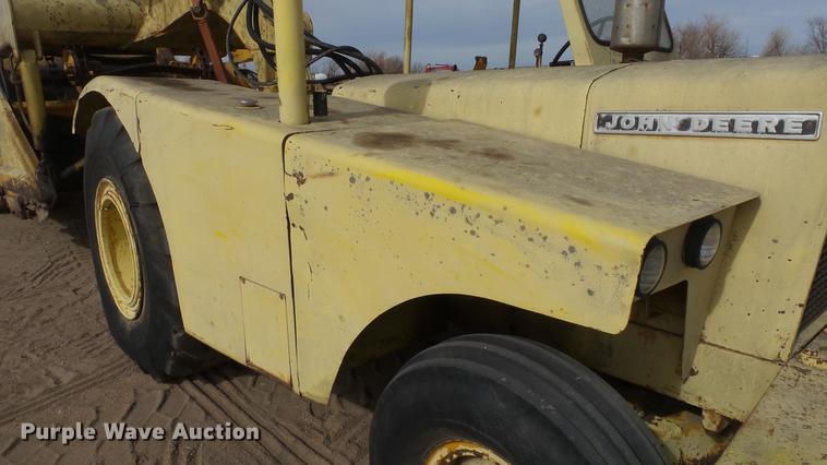 image for item DC0641 John Deere elevating scraper