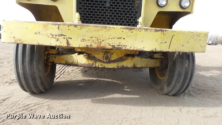 image for item DC0641 John Deere elevating scraper