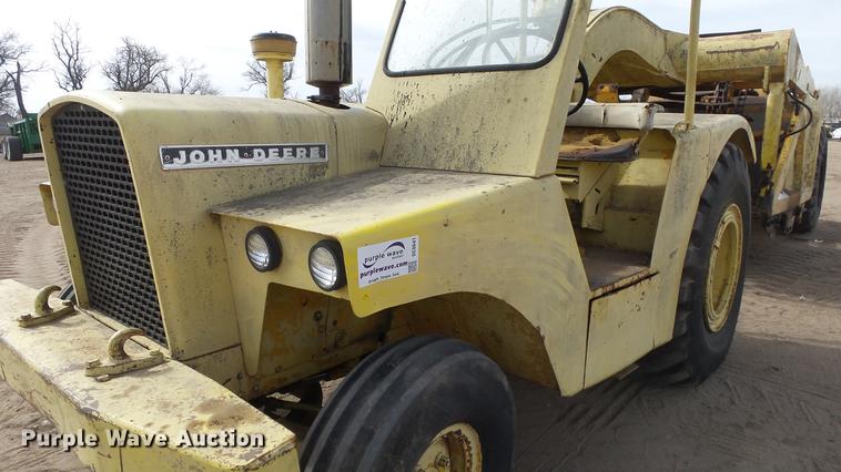 image for item DC0641 John Deere elevating scraper