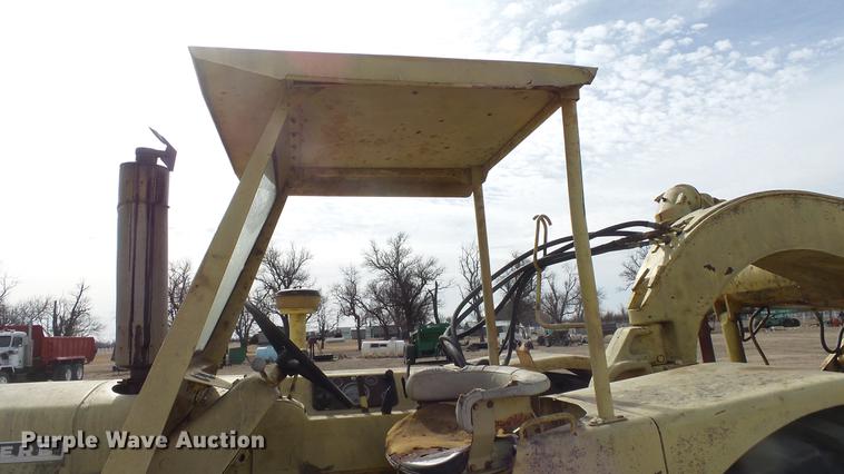 image for item DC0641 John Deere elevating scraper