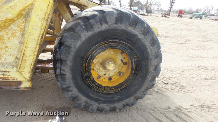 image for item DC0641 John Deere elevating scraper