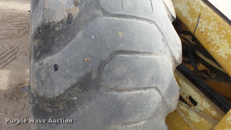 image for item DC0641 John Deere elevating scraper