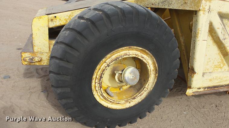 image for item DC0641 John Deere elevating scraper