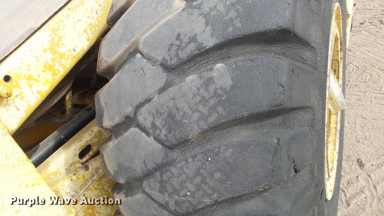 image for item DC0641 John Deere elevating scraper