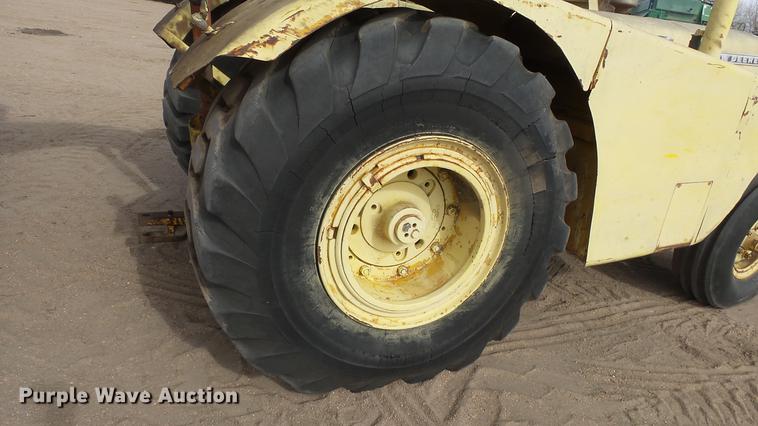 image for item DC0641 John Deere elevating scraper