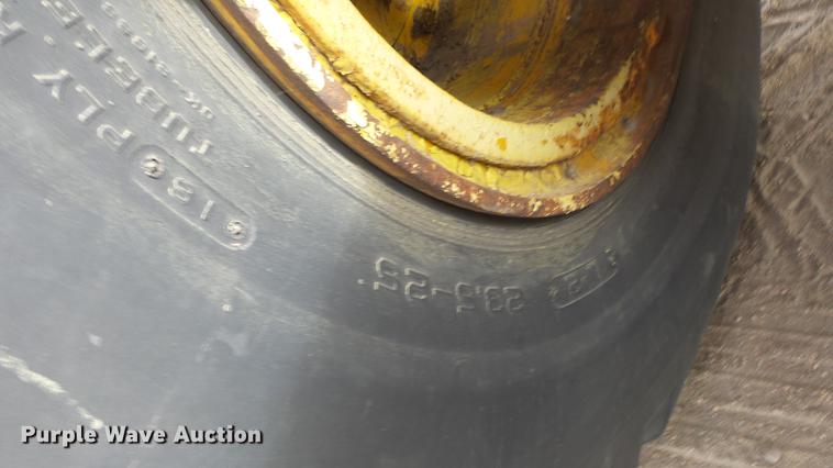 image for item DC0641 John Deere elevating scraper