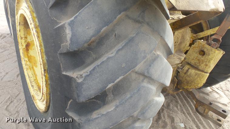 image for item DC0641 John Deere elevating scraper