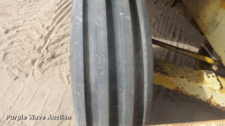 image for item DC0641 John Deere elevating scraper