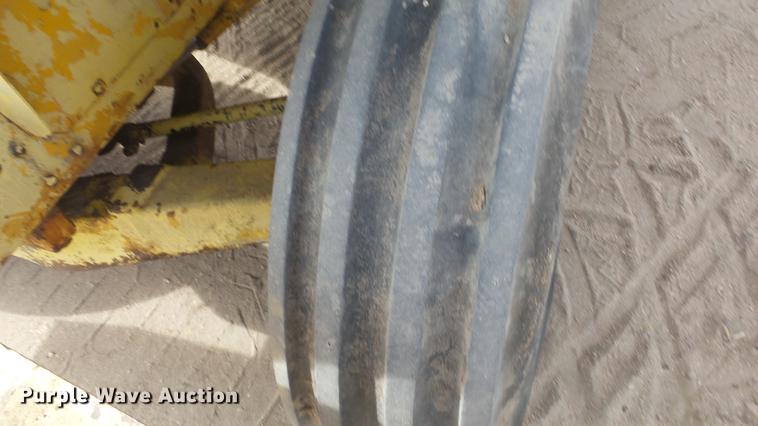 image for item DC0641 John Deere elevating scraper