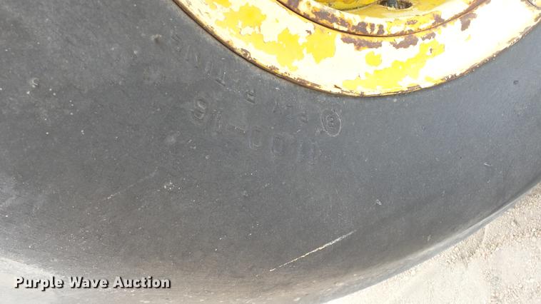 image for item DC0641 John Deere elevating scraper