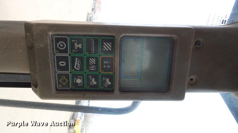 image for item DC0642 1997 John Deere 7710 MFWD tractor