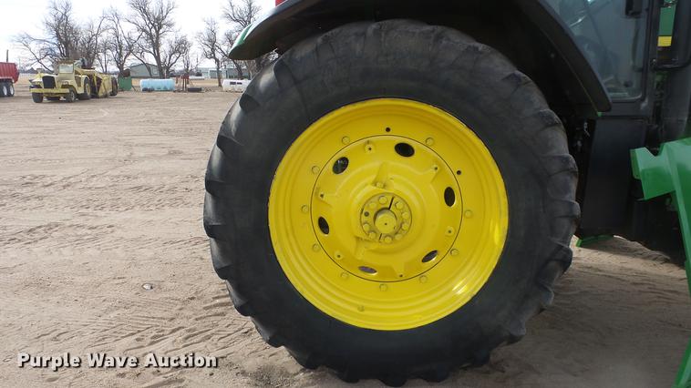 image for item DC0642 1997 John Deere 7710 MFWD tractor