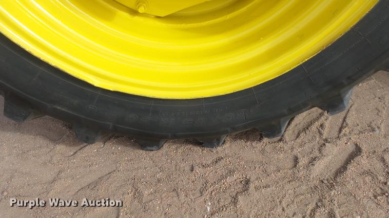 image for item DC0642 1997 John Deere 7710 MFWD tractor