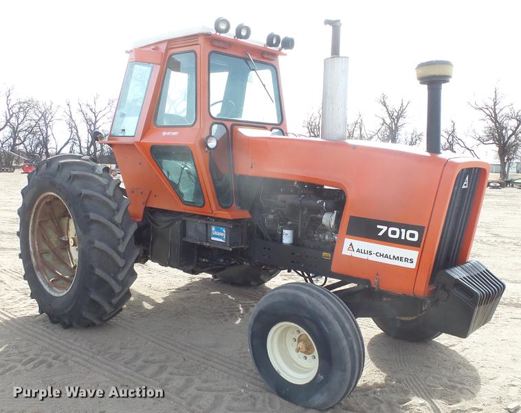 image for item DC0645 Allis Chalmers 7010 tractor