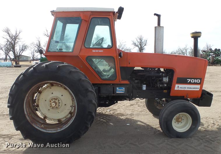 image for item DC0645 Allis Chalmers 7010 tractor